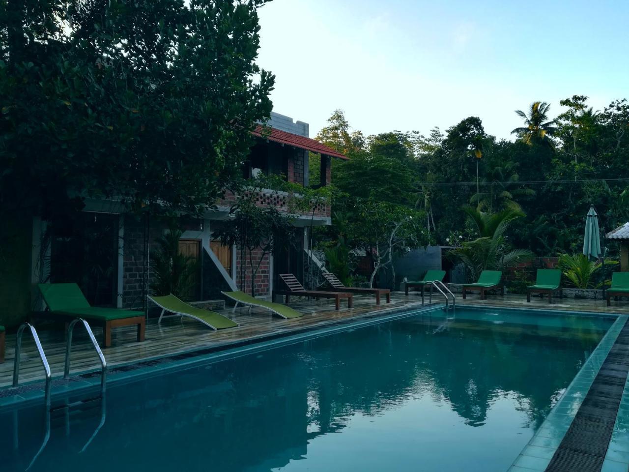 Lavendra Mirissa